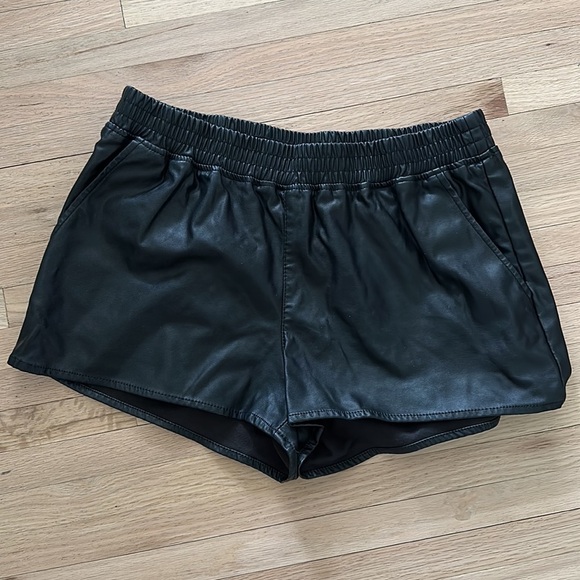 H&M faux leather shorts - Picture 1 of 5